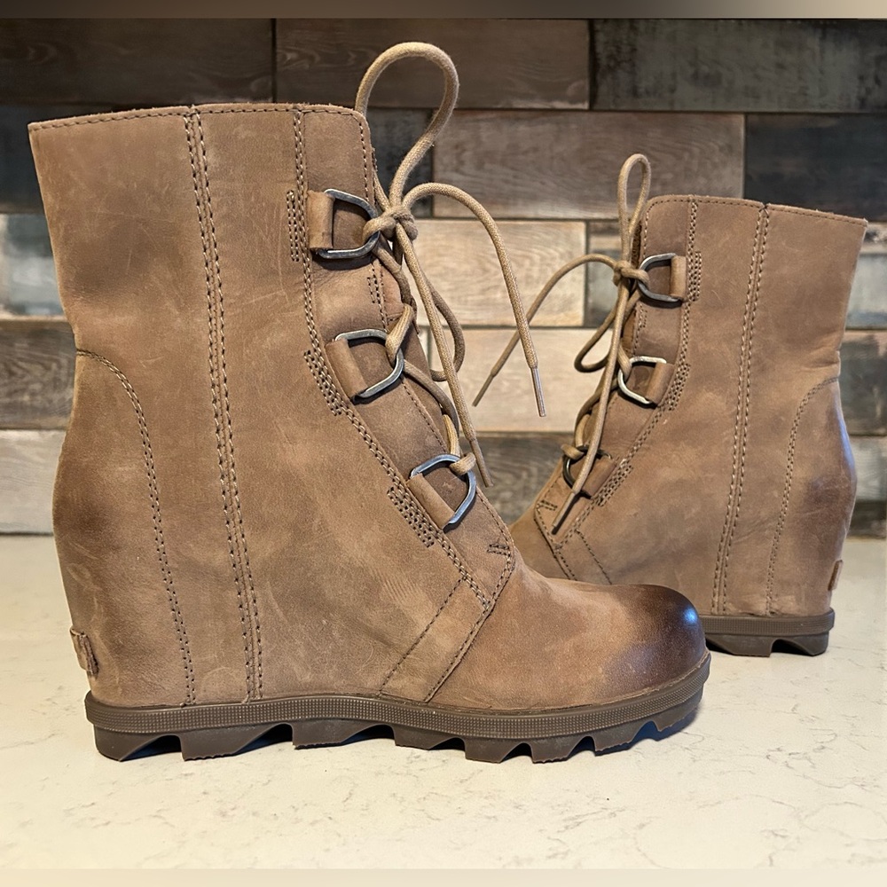 EUC Sorel Joan of Arctic Brown Leather Lace-Up Wedge Boots - Picture 2 of 12
